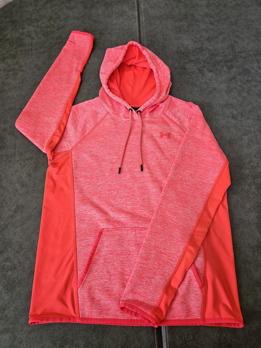 Under Armour Women's Vibrant Pink Pullover Hoodie Suze Medium